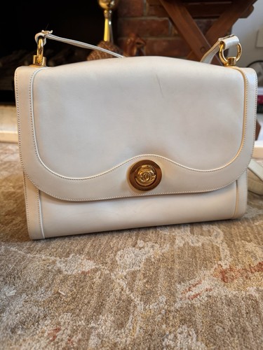 Gucci vintage flap - gucci, shoulder