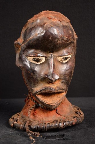 Una testa primitiva africana