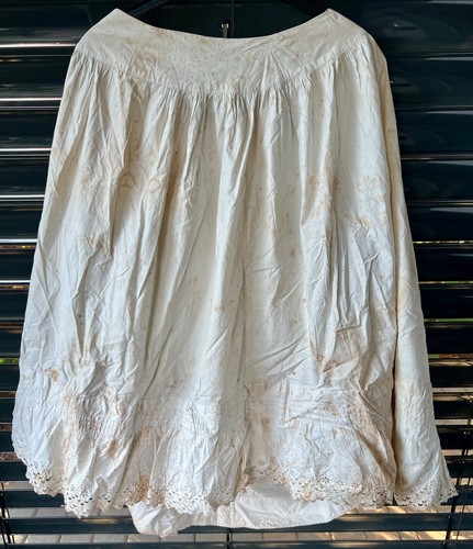 Antico costume tradizionale