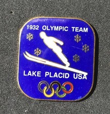 Spilla Olimpiade PINS 1932 Lago Placido Salto con gli Sci Milano Cortina 2026 Commerciante