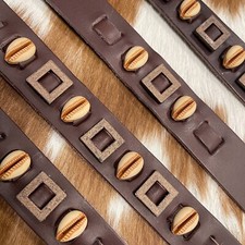 Coppia di sandali tribali in