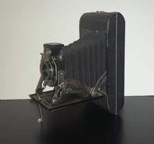 Fotocamera vintage Kodak degli anni '40, un pezzo da collezione.