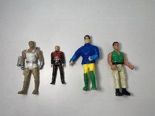 4 action figure diverse anni