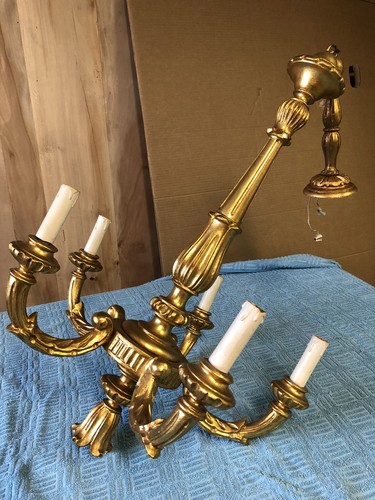 Vecchio lampadario legno