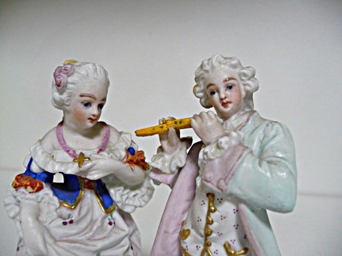 Eleganti vecchie statuine
