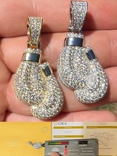 Collana con ciondolo guantoni