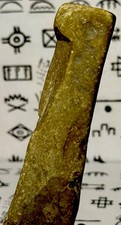 Coltello/effigie intagliata in
