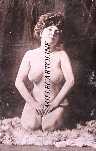 Erotismo nudo femminile su - nudo,
