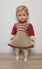 Simpatica bambola di plastica