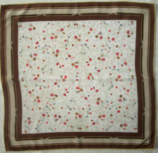 - GUCCI  foulard 60's  soie
