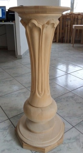 Colonna portavaso intagliata - ,
