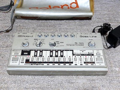 Sintetizzatore analogico
