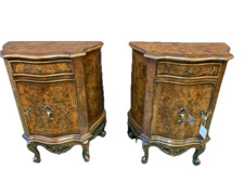 Coppia di comodini in radica di noce