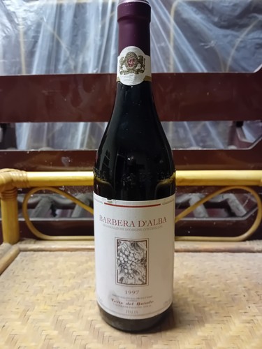 Bottiglia vino rosso barbera - bottiglia, "barbera