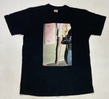 T-shirt grafica modello