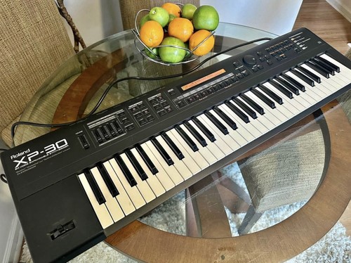Roland synthesizer - xp-30,