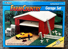 Ertl Farm Country Garage Set
