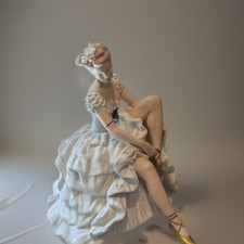 Statuina in porcellana