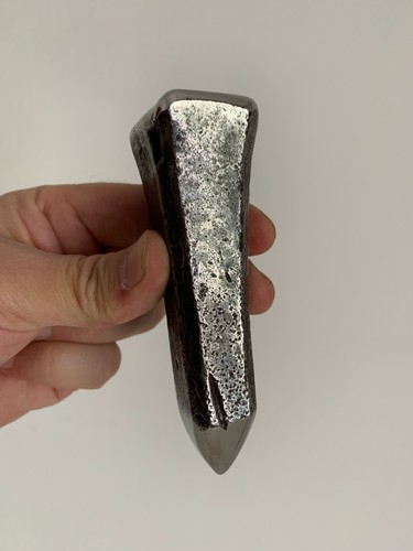 Antica incudine portatile per