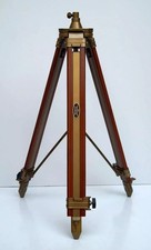 Antico treppiede da terra