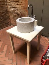 Lavandino di marmo scavato