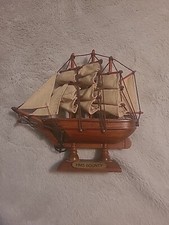 Barca a vela vintage in legno