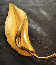 grande spilla vintage americana anni 60 a foglia firmata Coro - vtg  brooch