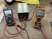 Inverter 24 volt VDC continua a 230 VAC alternata materialle elettrico