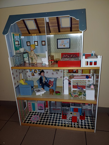 Casa delle bambole - bambole, legno