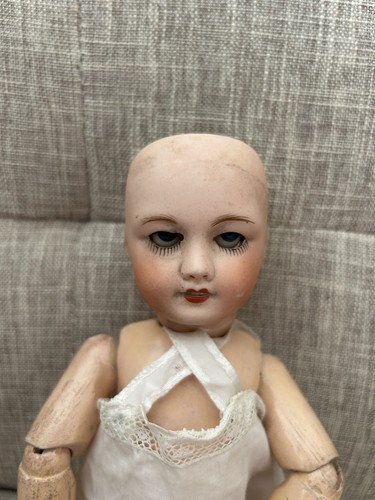 Jolie petite poupée ancienne - jolie,