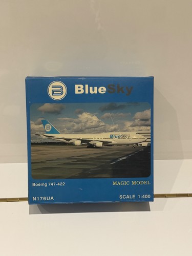 Raro blue sky - *raro*, 747-400