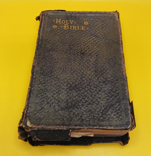 Holy bible vtg - holy, leather