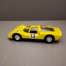 Modellino auto giallo alta