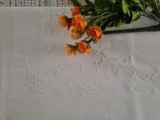 Lenzuola ricamate a punto