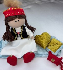 Bambola in tessuto fatta a