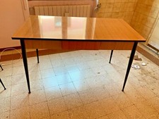 TAVOLO IN FORMICA VINTAGE CON GAMBE IN FERRO