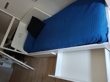 Regalo materasso singolo e vendo Divano di giorno e letto singolo , smontato