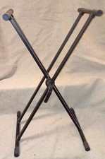 Supporto tastiera con sistema di regolazione a leva