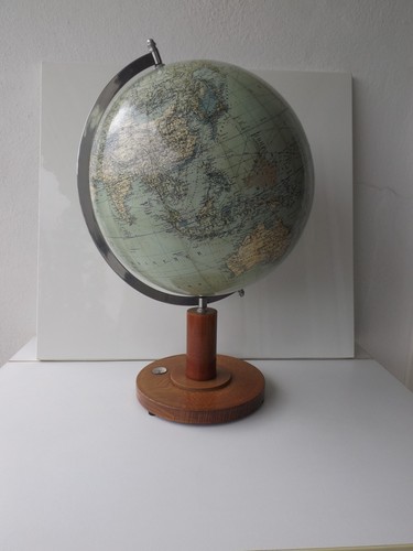 Antico vecchio mappamondo