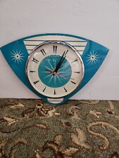 Nuovissimo orologio da parete Triangoloide Lucite Formica Caravan MCM Turchese/Crema 