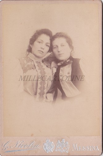Foto cabinet due ragazze - foto, ragazze,