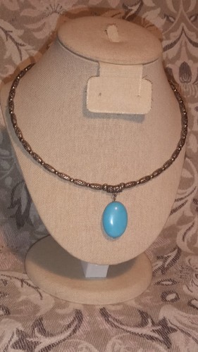 Collana con pietre color