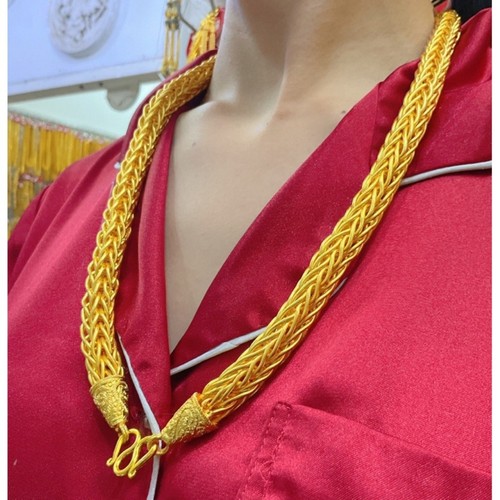 Collana oro thailandese fatta