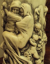 antico vaso ceramica a rilievo