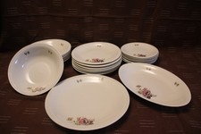 servizio di piati da 6 persone con 3 piatti da portata