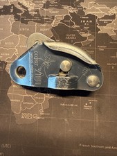 Dispositivo di assicurazione