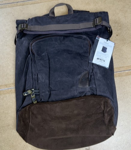 Zaino nuovo con etichette