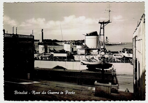 Brindisi nave guerra in - -,