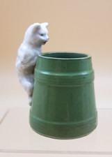 POT A CRAYON , MOUTARDIER en poterie émaillée , chat avec tonneaux