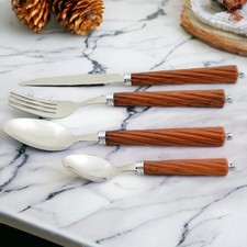 Posate con manici in legno